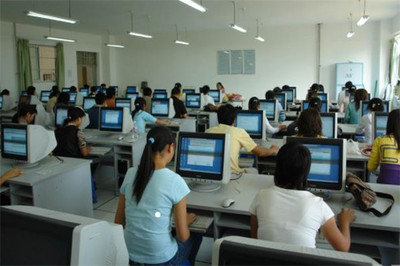 國(guó)嵌教育軟件的技術(shù)開(kāi)發(fā) 創(chuàng)新驅(qū)動(dòng)與未來(lái)展望